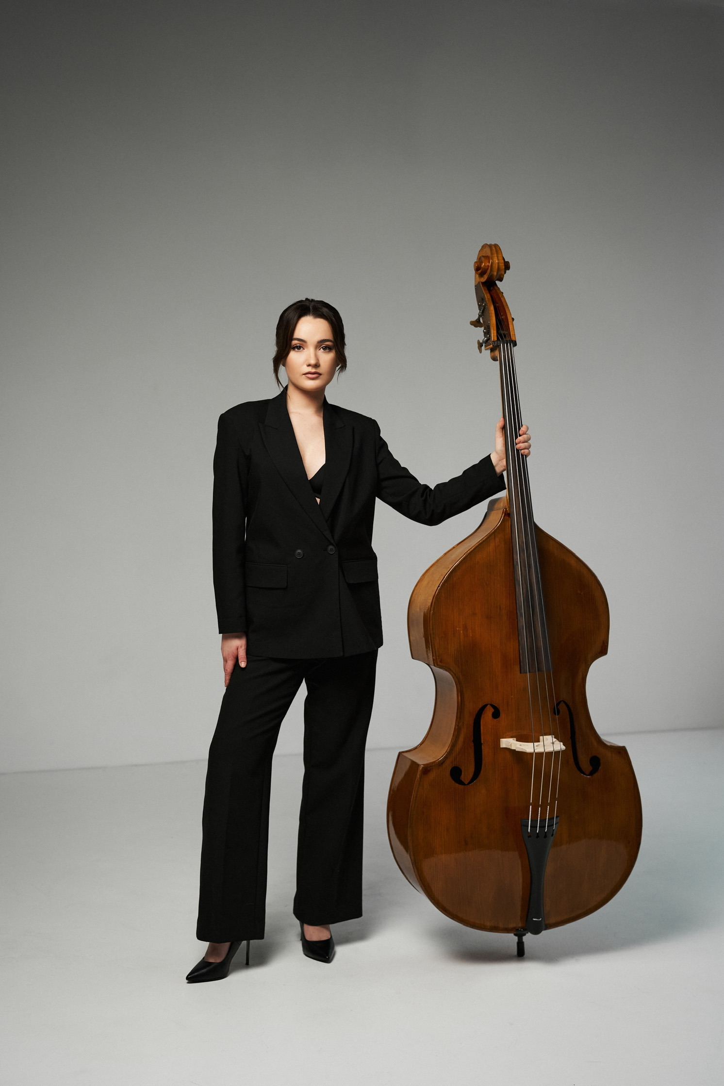 Kateryna Hut standing with contrabass